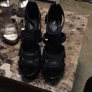 Women black heels size 7